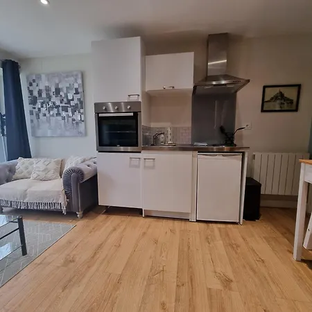 Au Mont Pour Deux Apartment Pontorson